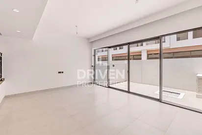 Brand New Townhouse | Direct Access to Lagoon