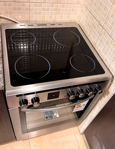 Hoover brand 4 Eyes full electric ceramic cooker Range Exellent Condition