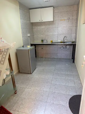 independent Studio with saparate kitchen and washroom available in Al Mowaihat 2