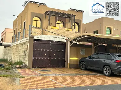 فيلا مفروشة بالكامل للبيع (تشمل الماء والكهرباء والتكييف والأثاث) في عجمان، بمساحة 5500 قدم مربع في الروضة 2. تتميز هذه الفيلا الجديدة بتصميم عصري فري