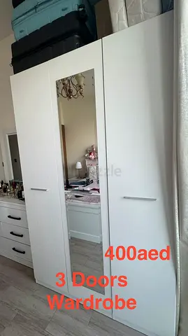 White 3-Door Wardrobe with Mirror - Excelent Condition
