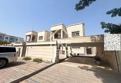 فيلا واسعة بتصريح سكني تجاري مميز