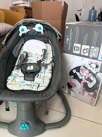Electric Baby Swing / Rocker with Toy Mobile abd car seat  —new and  like new Condition