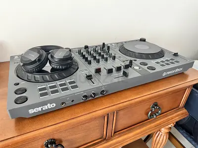 Pioneer/Rekordbox Serato DJ Controller with Headphones - Good Condition FLX6 GT
