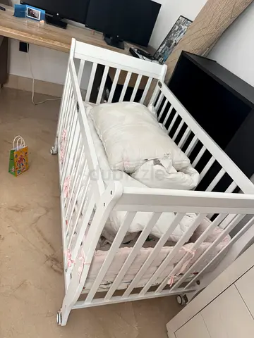 Baby bed cot white with wheels