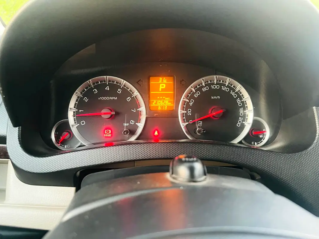 Suzuki Swift 2016 — photo 1 of 6