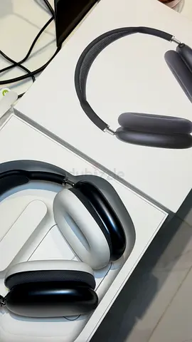 Apple AirPods Pro  - midnight blue