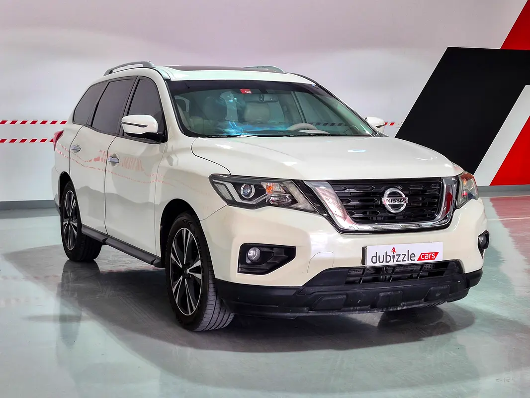 Nissan Pathfinder 2019 — photo 1 of 16