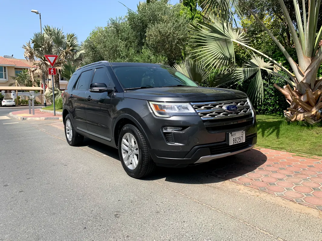 Ford Explorer 2018 — photo 1 of 8