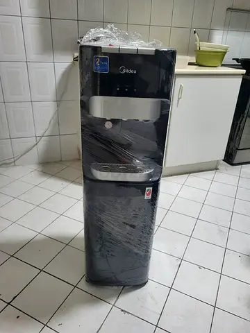 Bottom load water dispenser