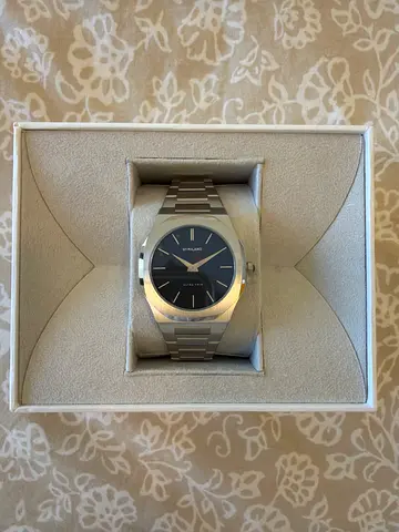 D1 Milano Ultra Thin Stainless Steel Men’s Wristwatch with Black Dial