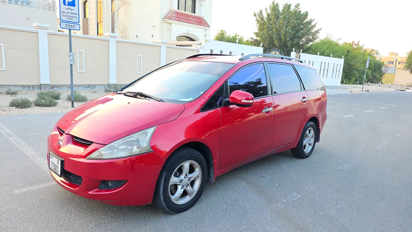 Mitsubishi Grandis 2010 — photo 1 of 16