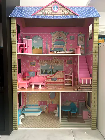 Dollhouse for 100dhs