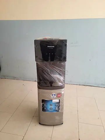 Bottom load water dispenser
