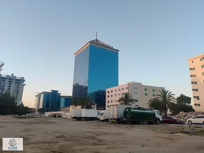 قرب مرسى عجمان /تملك حر لكل الجنسيات/ موقع مميز وسط المدينه
