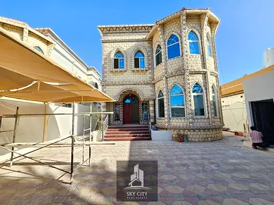 فرصة استثنائية لامتلاك فيلا فسيحة في الروضة 1، إحدى أرقى المناطق السكنية في عجمان. تتميز هذه المنطقة الهادئة بموقعها الاستراتيجي بالقرب من جميع الخدما