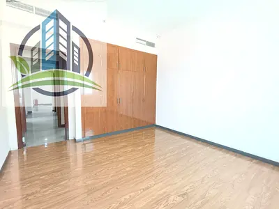 Office available size 1302 sqft at Prime Location
