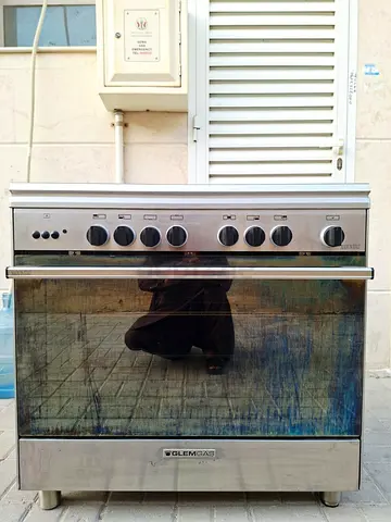 This Gas Cooker, perfect working,  brand GLEMGAS,  size 90x60cm, with 5 burners
