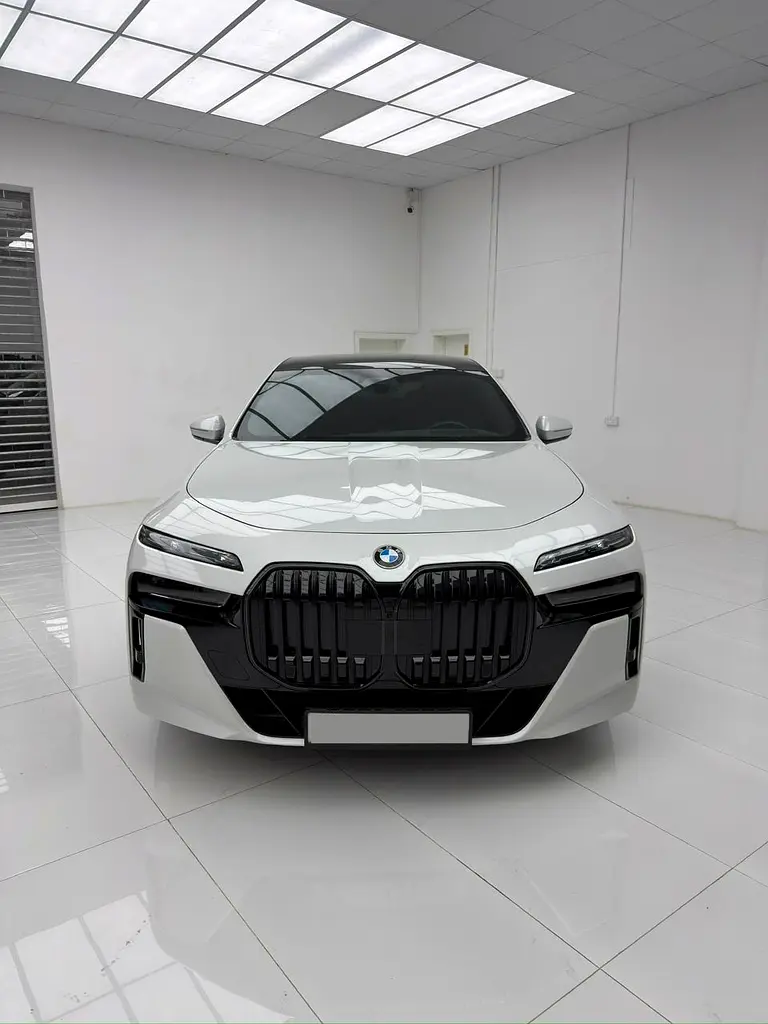 BMW 7-Series 2023 — photo 1 of 7