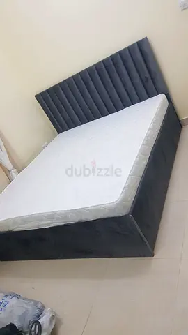 Im selling brand new queen size 150*190cm bed with mattress