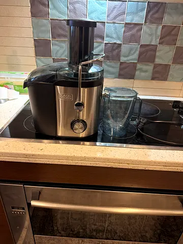 Black  Decker Centrifugal Juicer with Pitcher