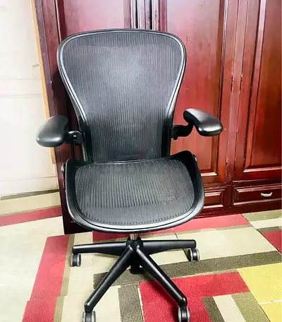 Im selling Herman Miller Areon chair size B size and C full loaded available