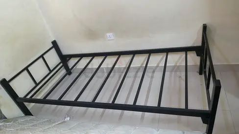 Single metal bed frame (black) - good condition