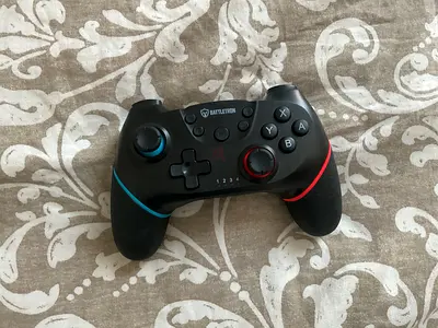 Wireless Bluetooth Game Controller (Nintendo) - Exellent Condition
