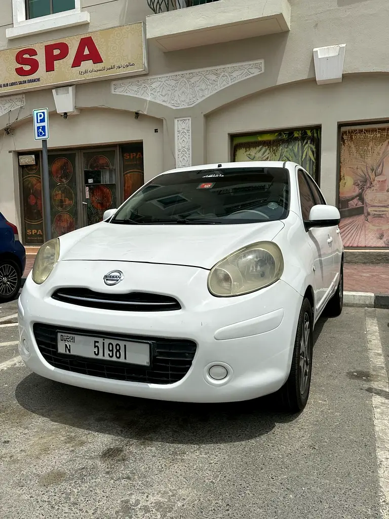 Nissan Micra 2015 — photo 1 of 6