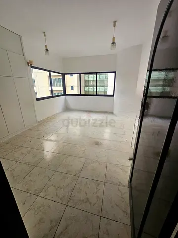 Master room with large windows and spacious attached bathroom al rigga