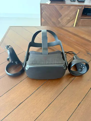 Meta/Oculus Quest VR Headset with Controller - Good Condition