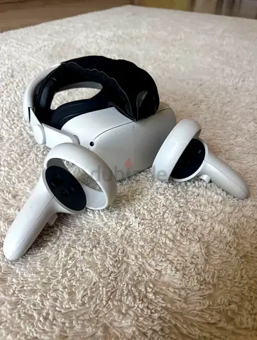 Meta Quest 2 VR Headset with KIWI head strap and Controllers - Good Condition