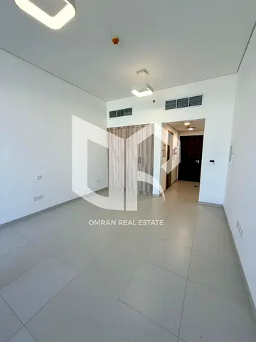 أجمل مكان سيتي | ستوديو بتصميم فسيح | 440 قدماً مربعاً | مع الأجهزة | شاغر | 415 ألف درهم