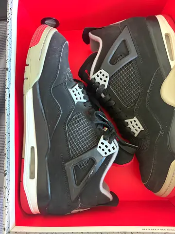 Jordan 4 breds 2019 used 9 US / 42.5 EU