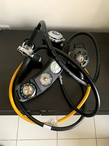 Scuba Diving Regulator Set with Console and Hoses (Good Working Condition)