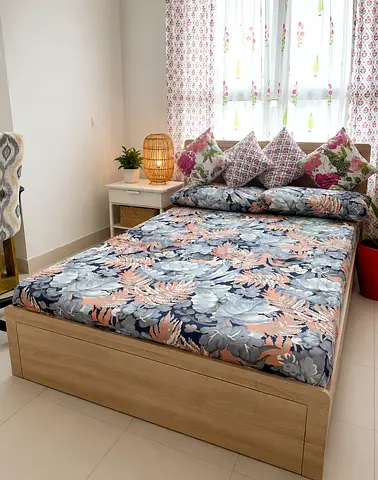 Queen size bed like new with free medicated mattress