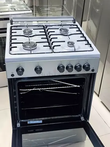 4-Burner Gas Cooker with Oven - Good Working Condition
