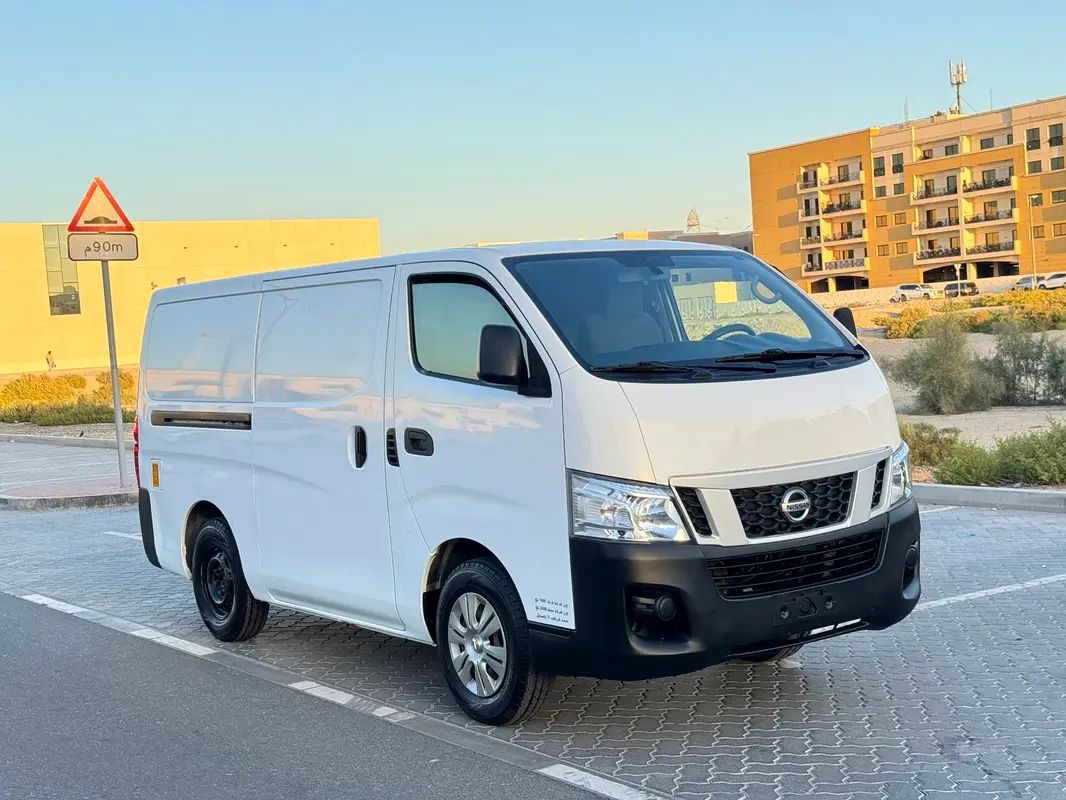 Nissan Urvan 2020 — photo 1 of 8