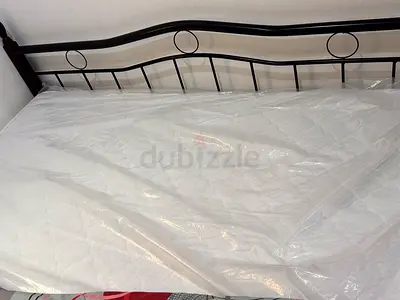 Double 180X200 size metal bed frame with medical mattress (New condition)