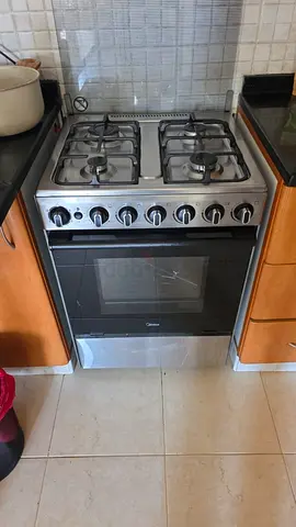 Stainless Steel 4-Burner Gas Cooker with Oven - Good Working Condition