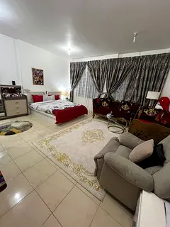 غرفة ماستر مفروشة سوبر ديلوكس في النادي سياحي جنب ابوظبي مول وجزيرة الريم شامل كهرباء وماي وانترنيت