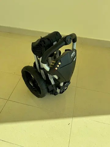 Compact foldable golf cart from Rovic  in perfect conditions - easy travel fold