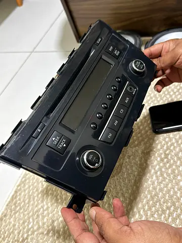 Original Nissan Altima Audio System + Kenwood Speakers – Excellent Condition