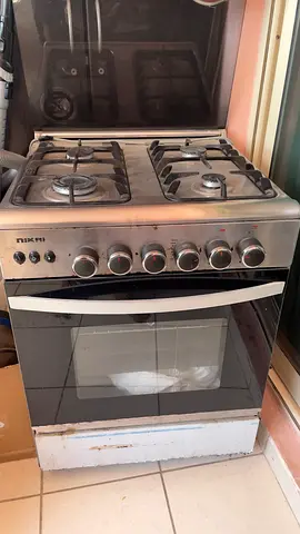 Used freestanding gas cooker with oven - 4 burners