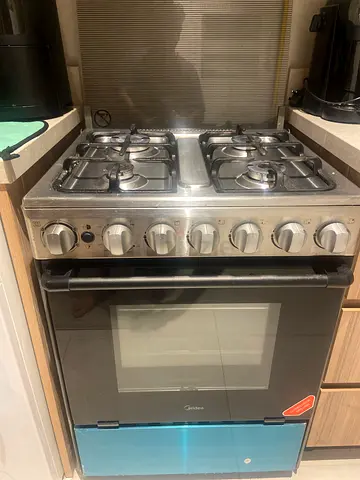 Midea freestanding gas cooker and oven