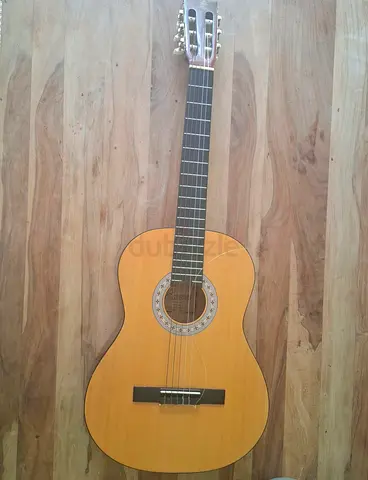 Yamaha classical acoustic guitar - good condition