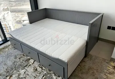 Ikea hemness daybed with 2 Ikea mattress - Excellent condition