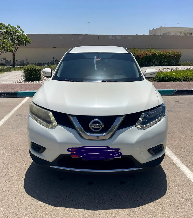Nissan X-Trail 2015 — photo 1 of 7