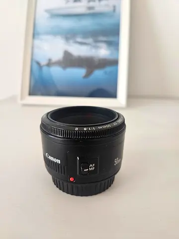 Canon EF 50mm f/1.8 II.