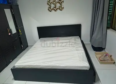 IKEA malam king‑size bed (180 × 200 cm) with 2 storage drawers and an IKEA mattress
